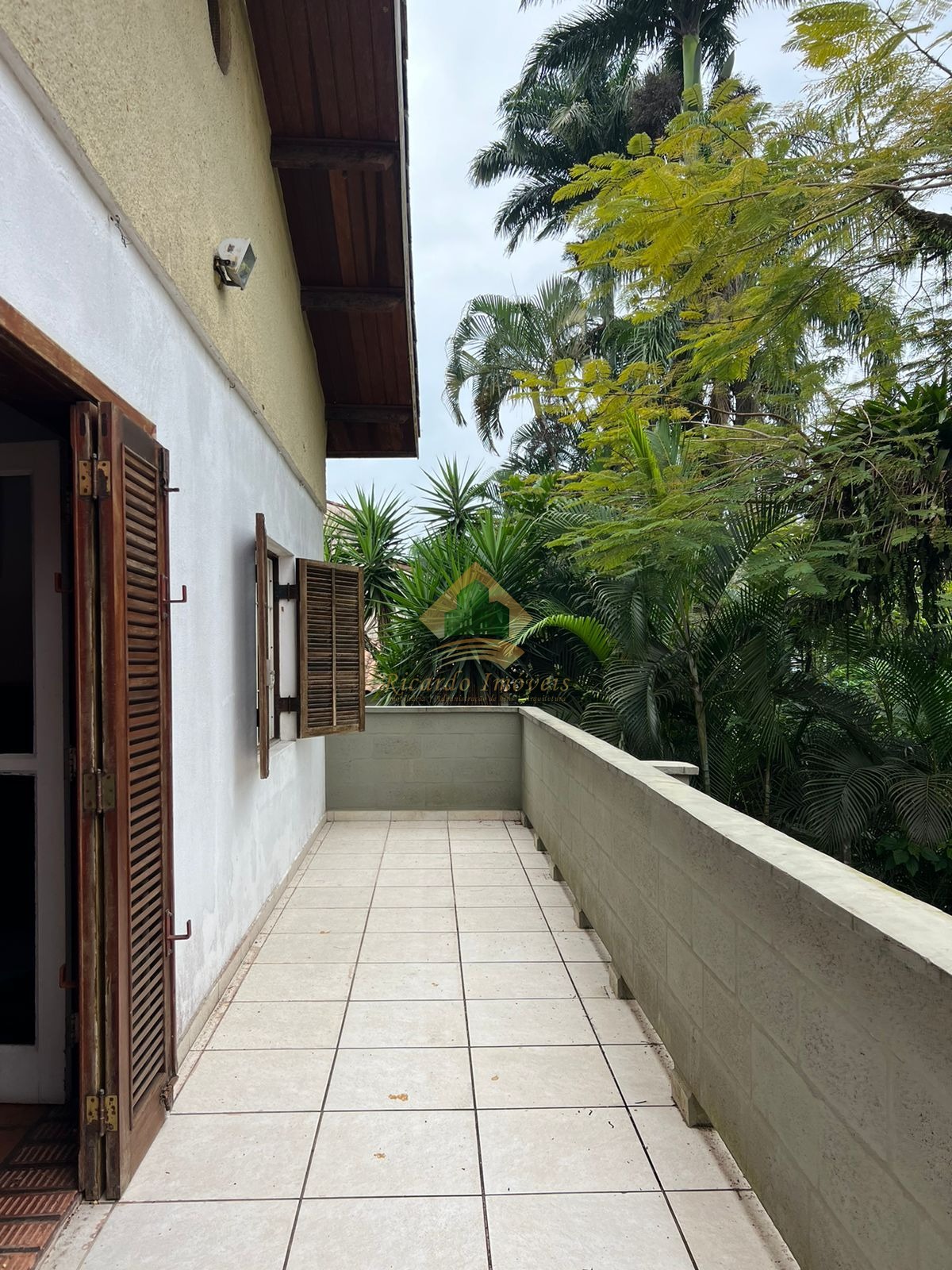 Magnifica casa na barra da lagoa , próximo da rua guarani cercada dos melhores restaurantes