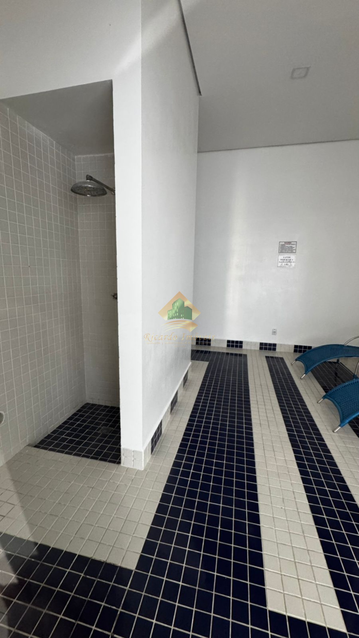 Apto com 02 dormitórios com vista parcial para o mar