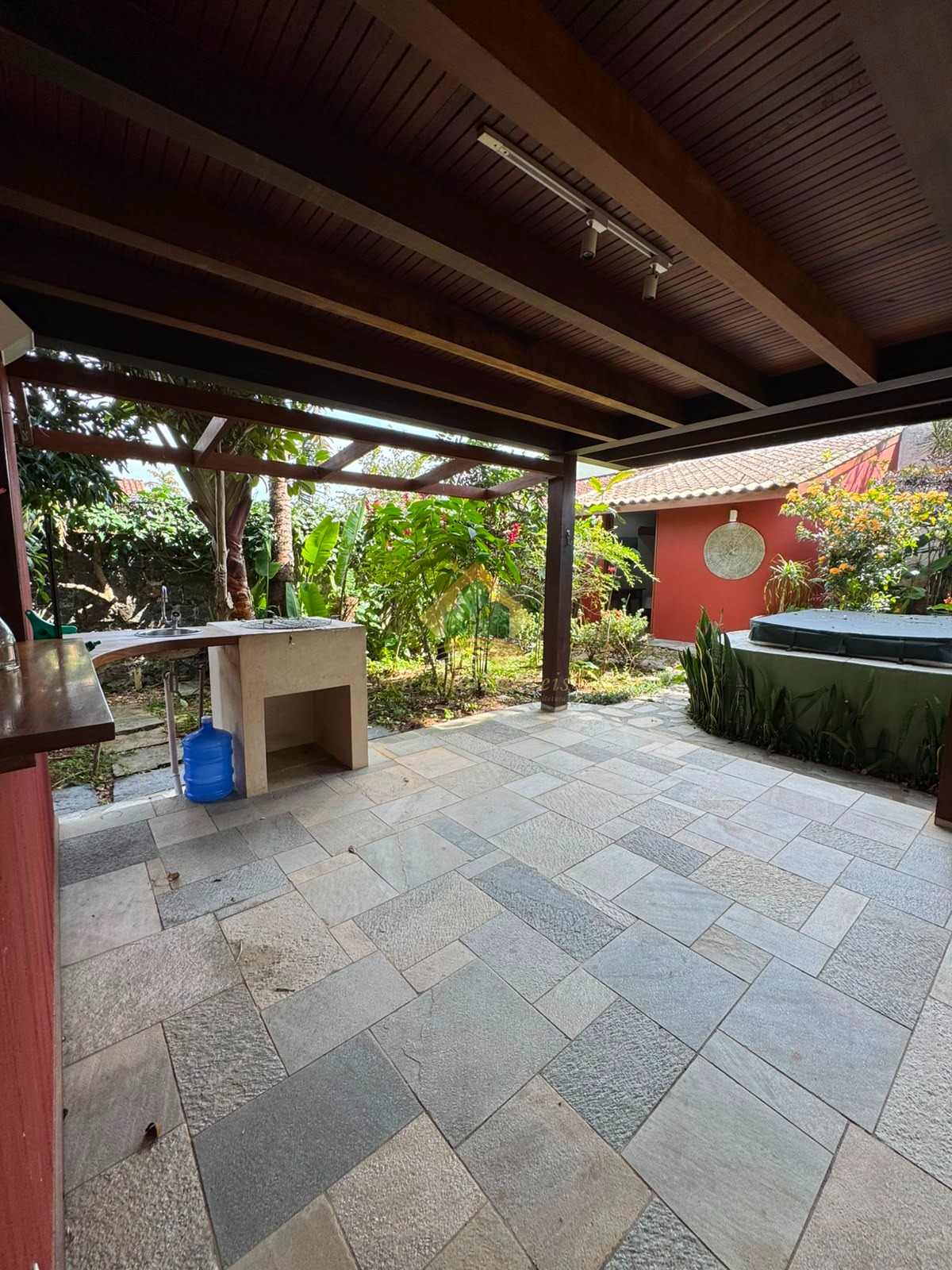 Belíssima Casa em Localização Privilegiada