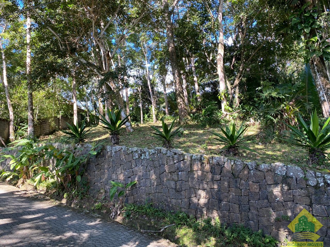 Terreno na Ponta Grossa com vista para o mar