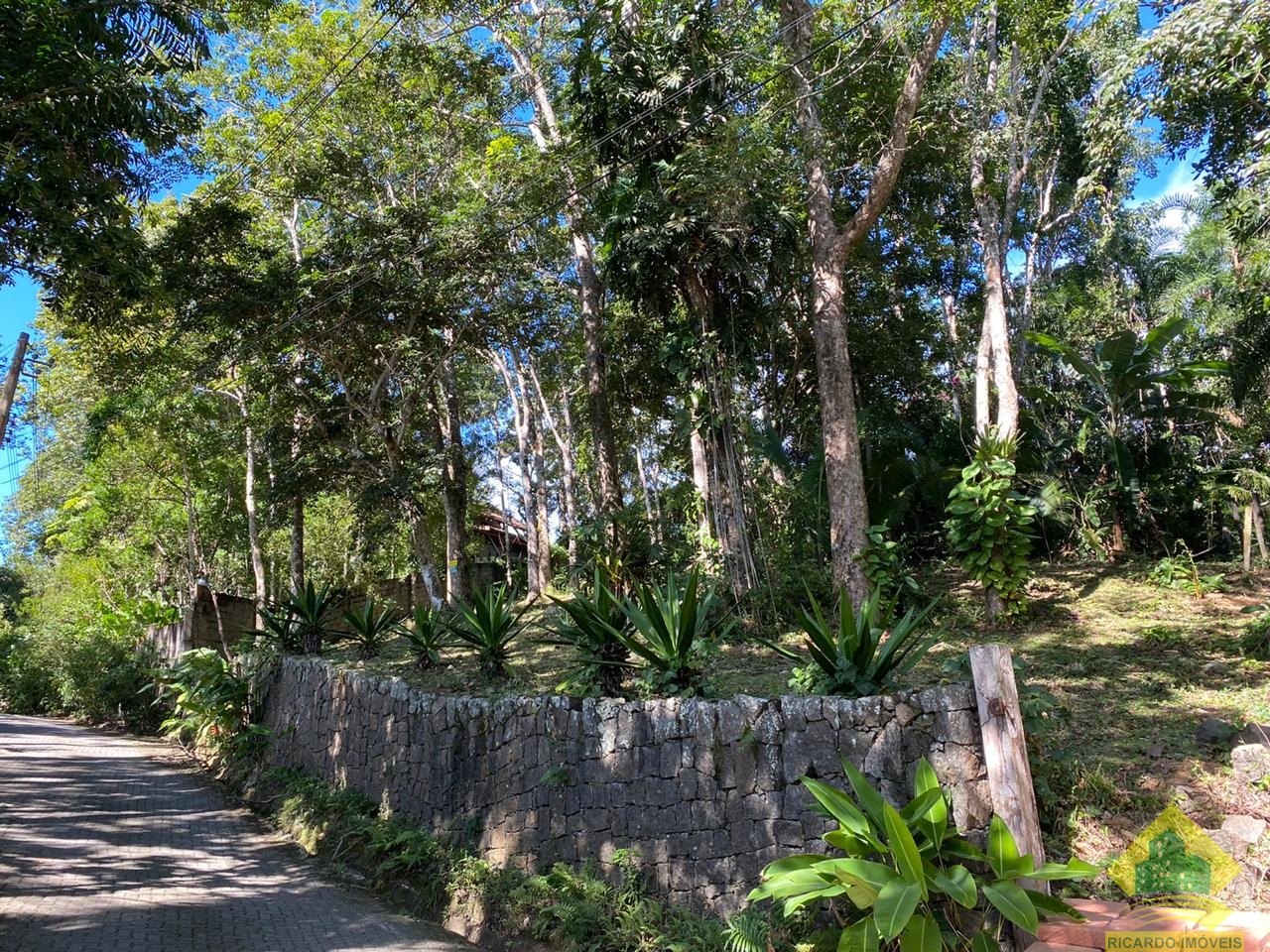 Terreno na Ponta Grossa com vista para o mar