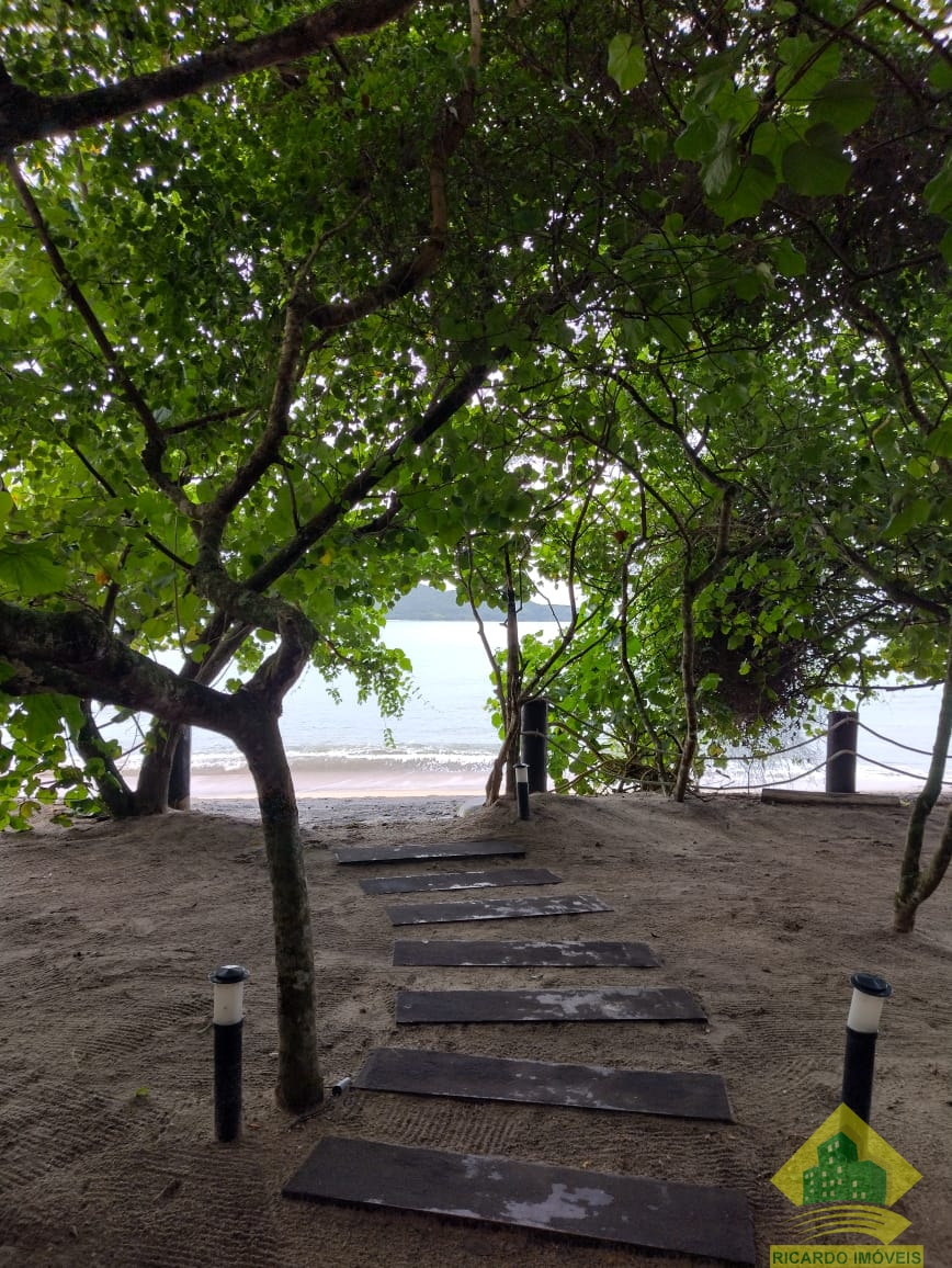 Terreno em condominio de alto padrao pé na areia