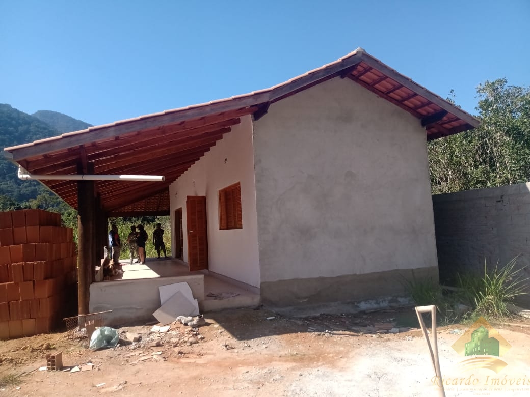 Casa em fase de acabamento excelente oportunidade.