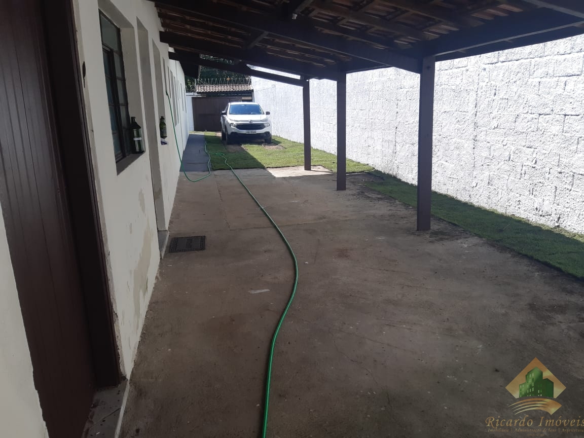 Casa com 4 suítes e 4 vagas de garagem - barranco alto - caraguatatuba