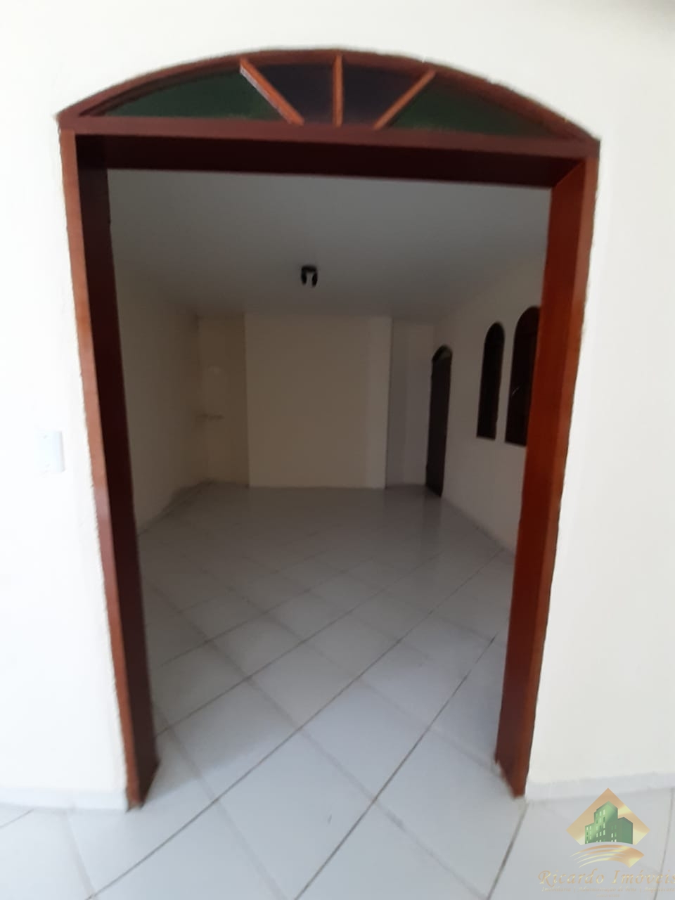 Casa com 4 suítes e 4 vagas de garagem - barranco alto - caraguatatuba