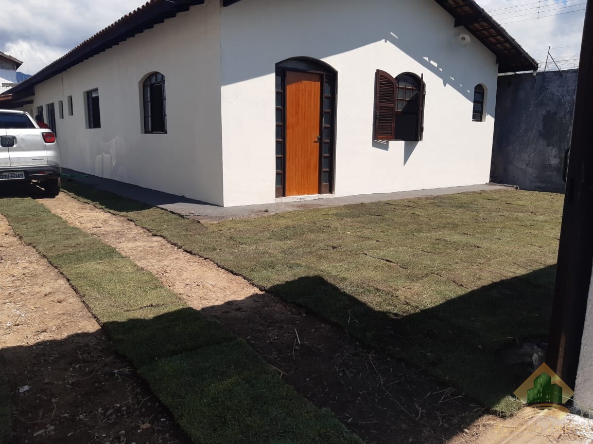 Casa com 4 suítes e 4 vagas de garagem - barranco alto - caraguatatuba