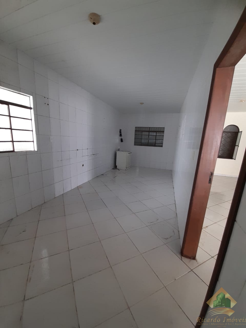 Casa com 4 suítes e 4 vagas de garagem - barranco alto - caraguatatuba