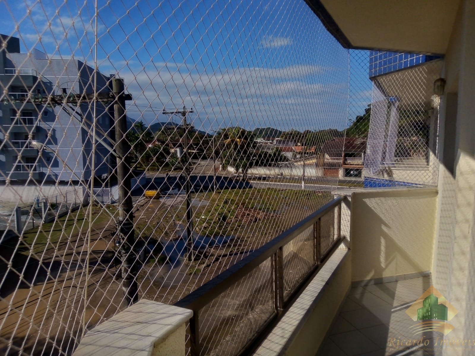 Excelente apartamento de dois dormitórios no perequê-açú