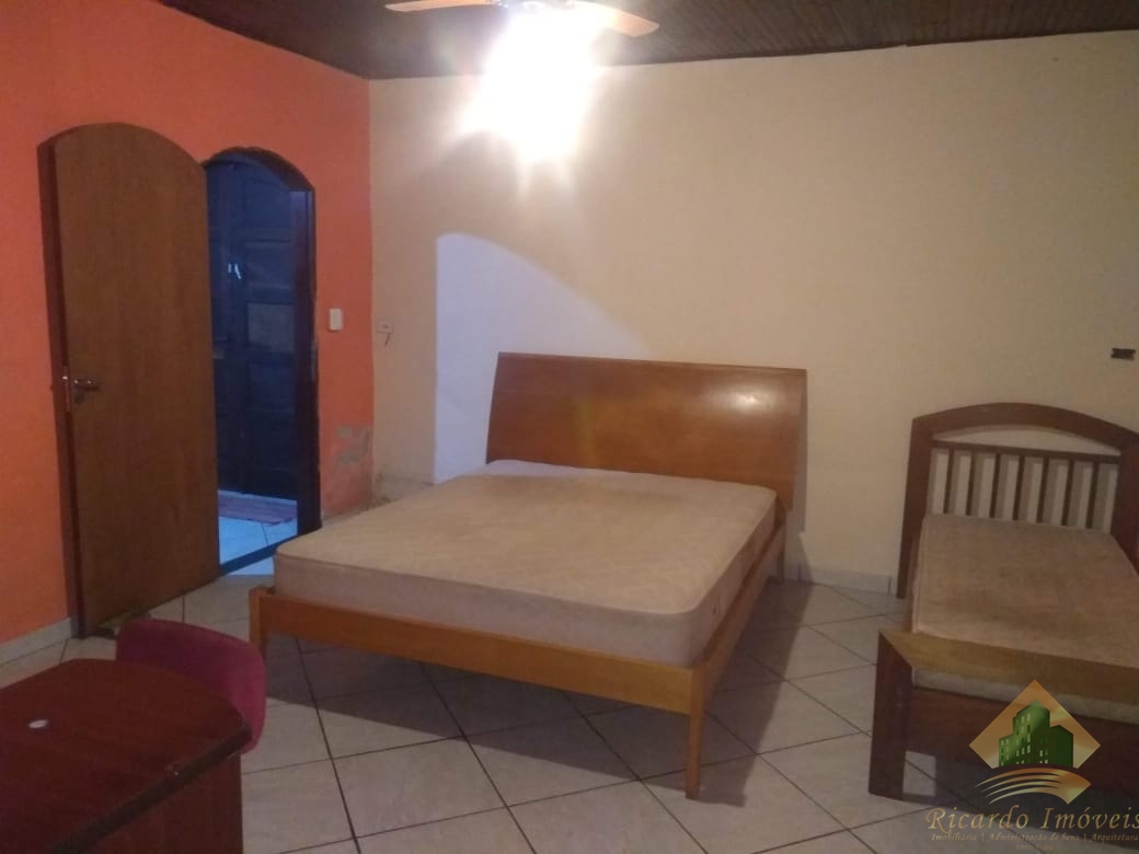 Casa c/ piscina a venda ipiranguinha a uma quadra da rodovia.