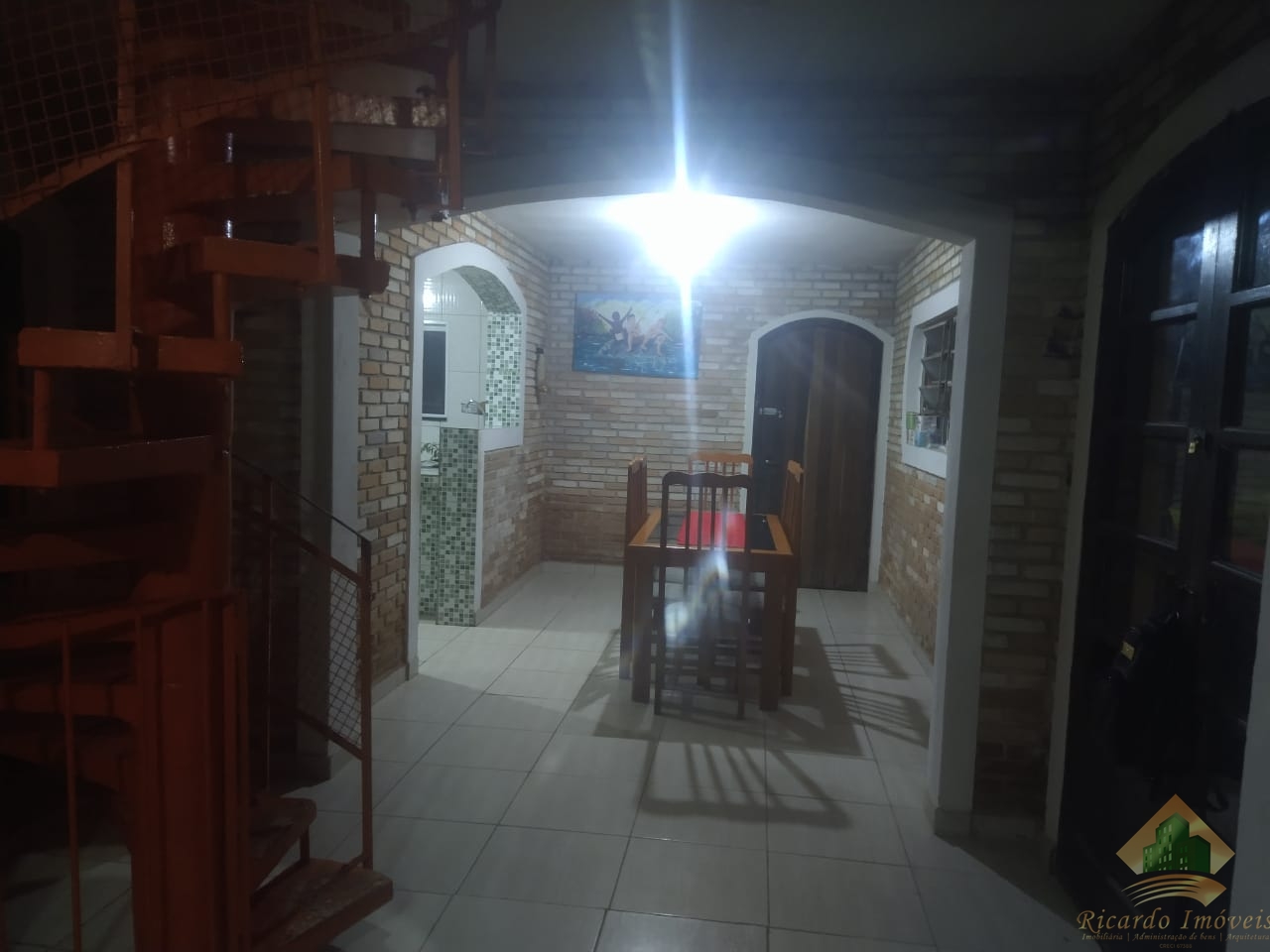Casa c/ piscina a venda ipiranguinha a uma quadra da rodovia.