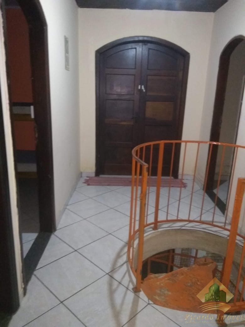 Casa c/ piscina a venda ipiranguinha a uma quadra da rodovia.