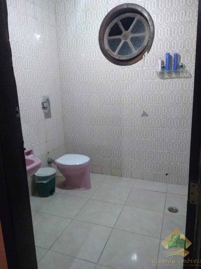Casa c/ piscina a venda ipiranguinha a uma quadra da rodovia.
