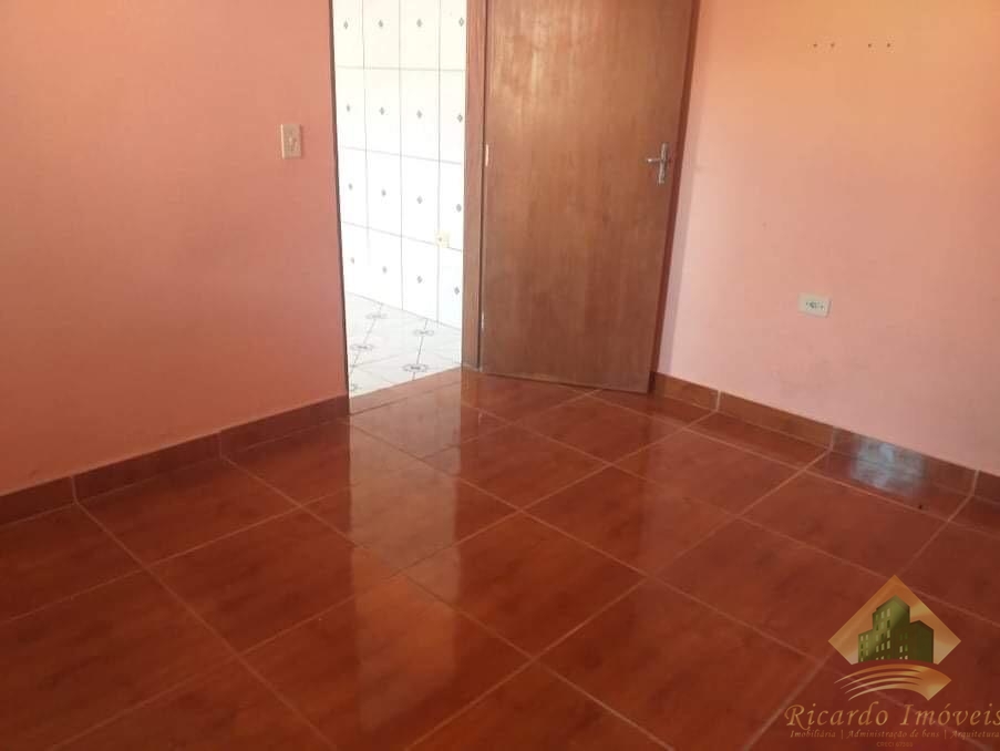 Oportunidade são 3 casas!!podendo fazer ponto comercial.