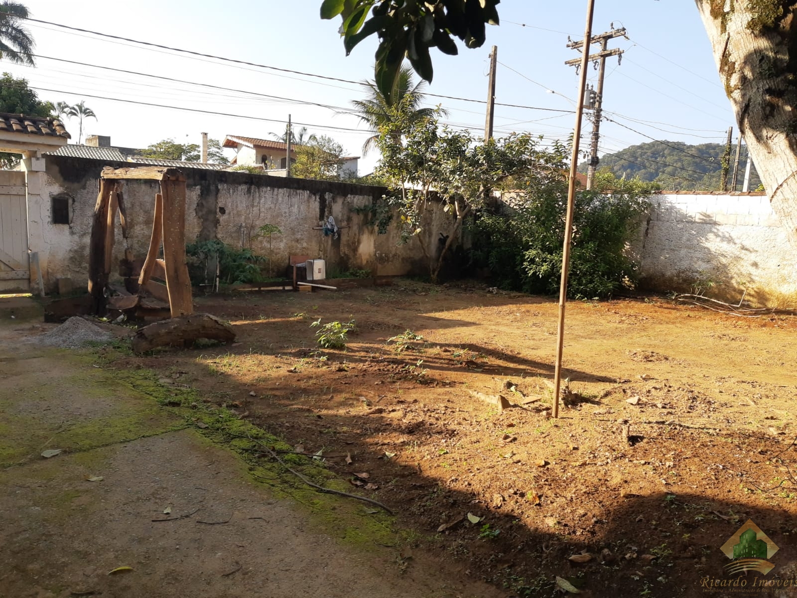 Sobrado próximo a rodovia