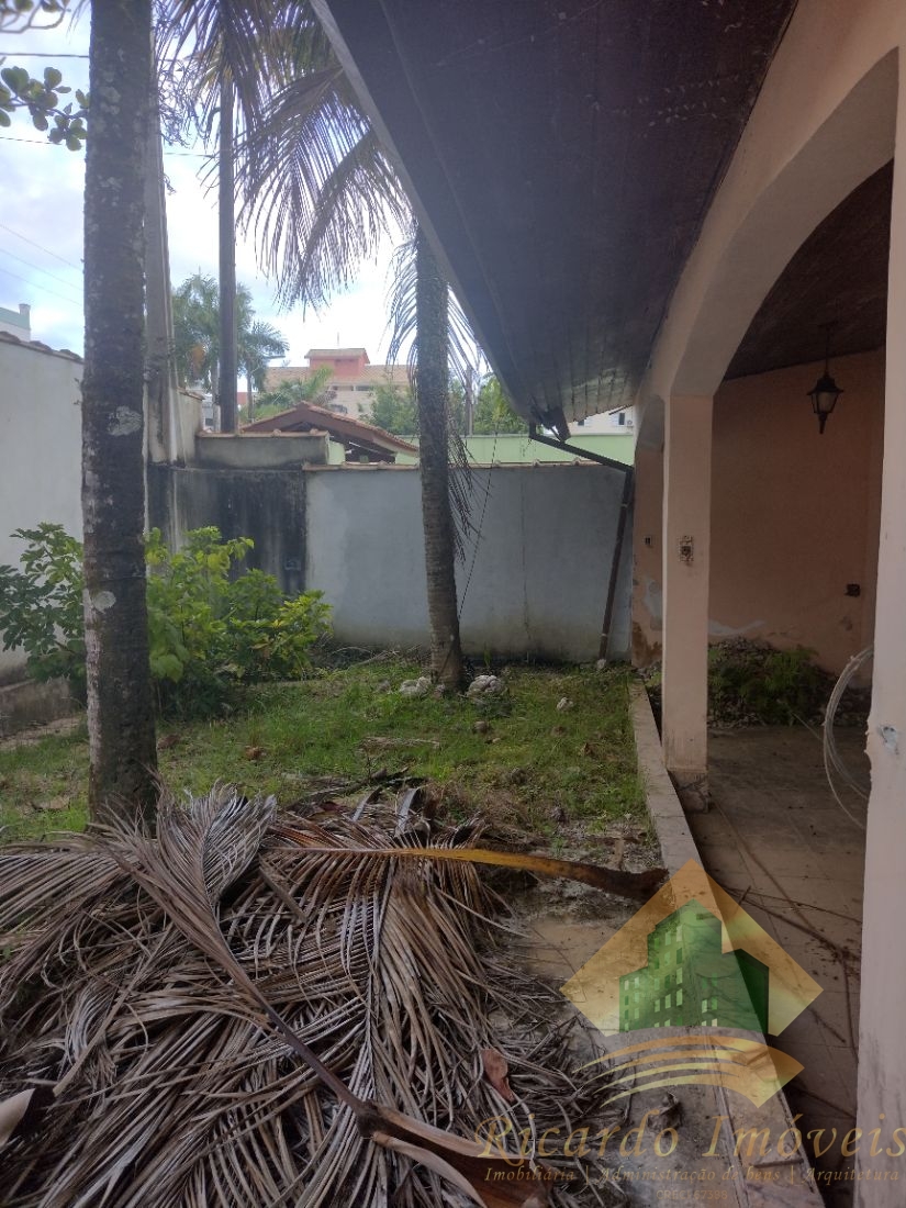 Casa com ótima planta para reformar na toninhas