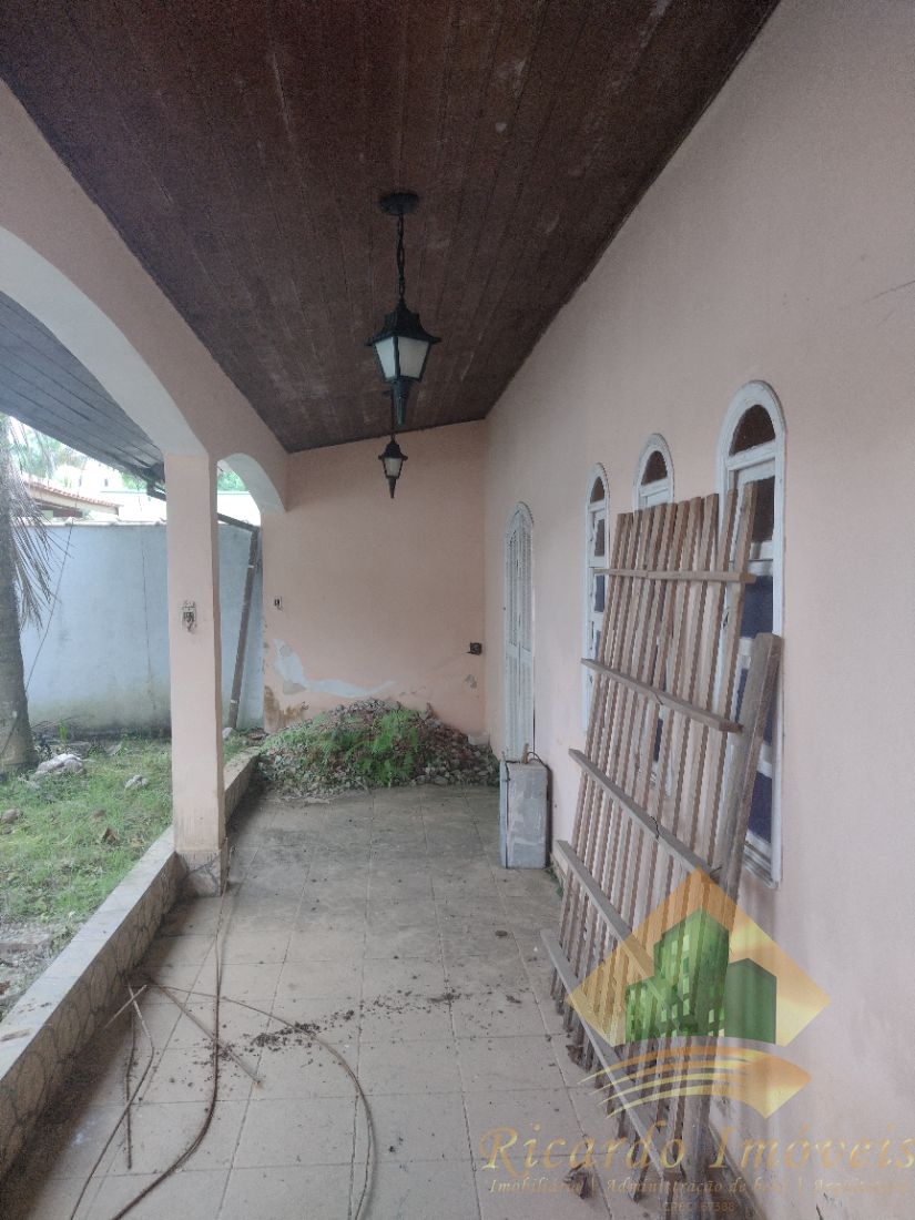 Casa com ótima planta para reformar na toninhas