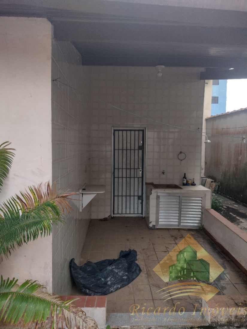 Casa com ótima planta para reformar na toninhas