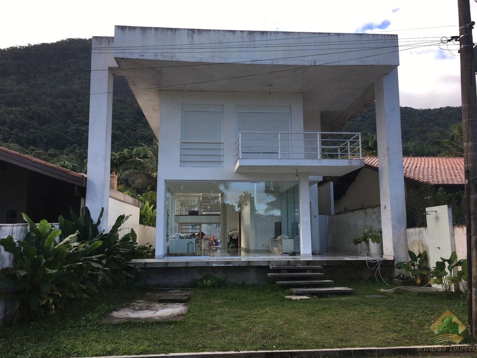 Belissima casa/sobrado a venda no bairro lazaro - ubatuba sp