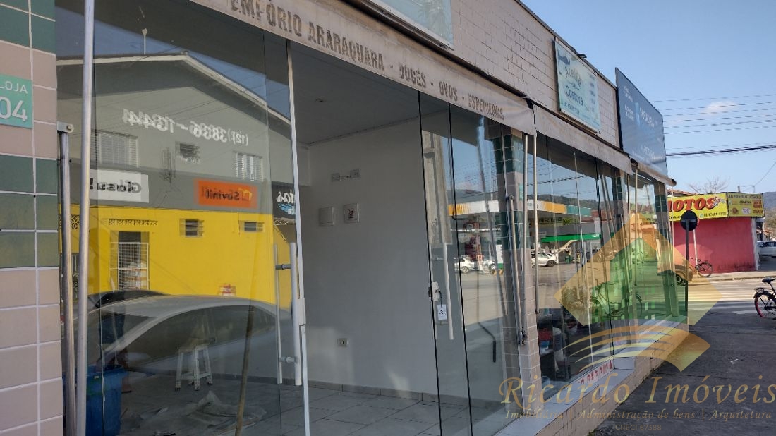 Casa de três dormitórios mais quatro salas comerciais à venda no centro