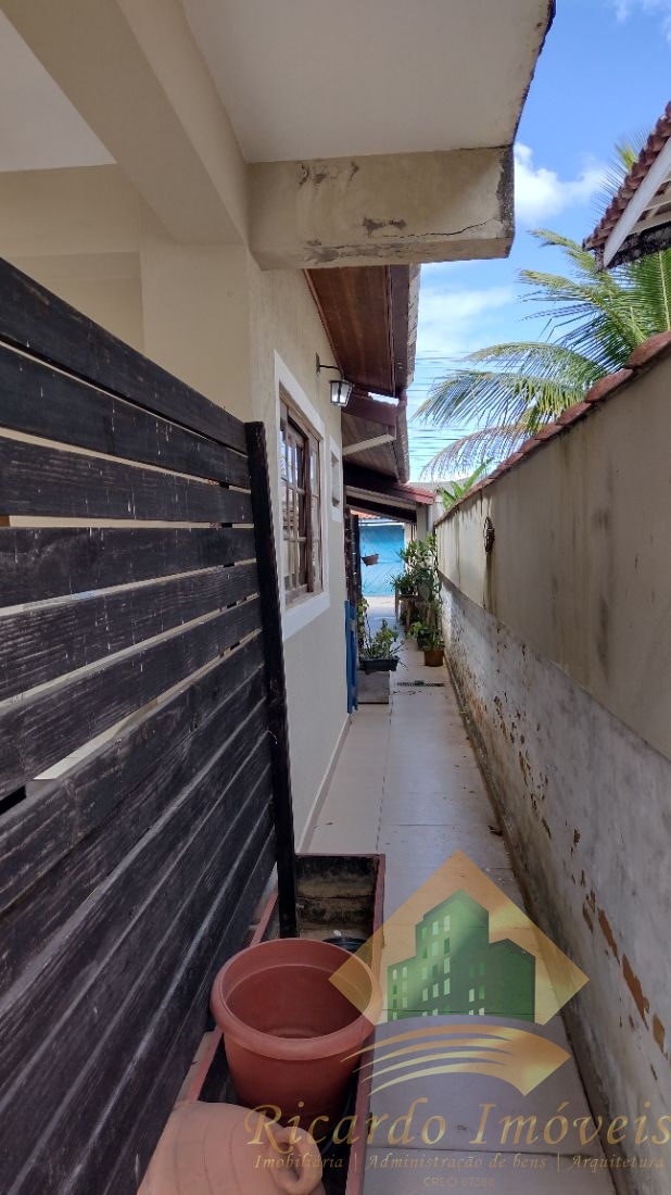 Ótima casa geminada no centro à 200 metros da orla