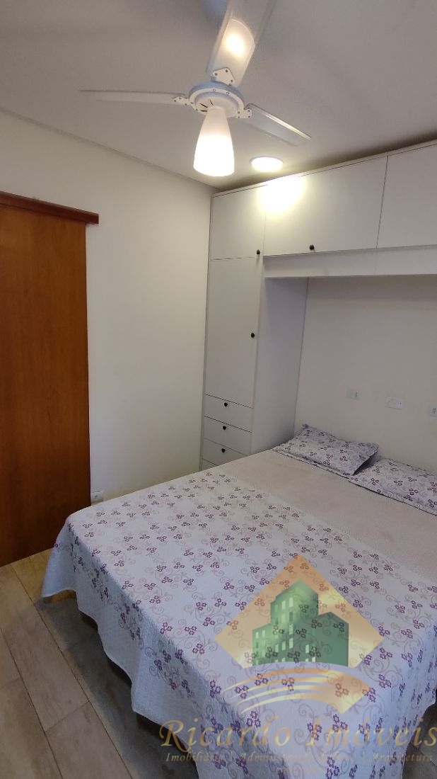 Ótima casa geminada no centro à 200 metros da orla