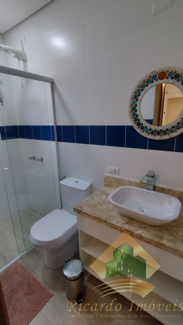Ótima casa geminada no centro à 200 metros da orla
