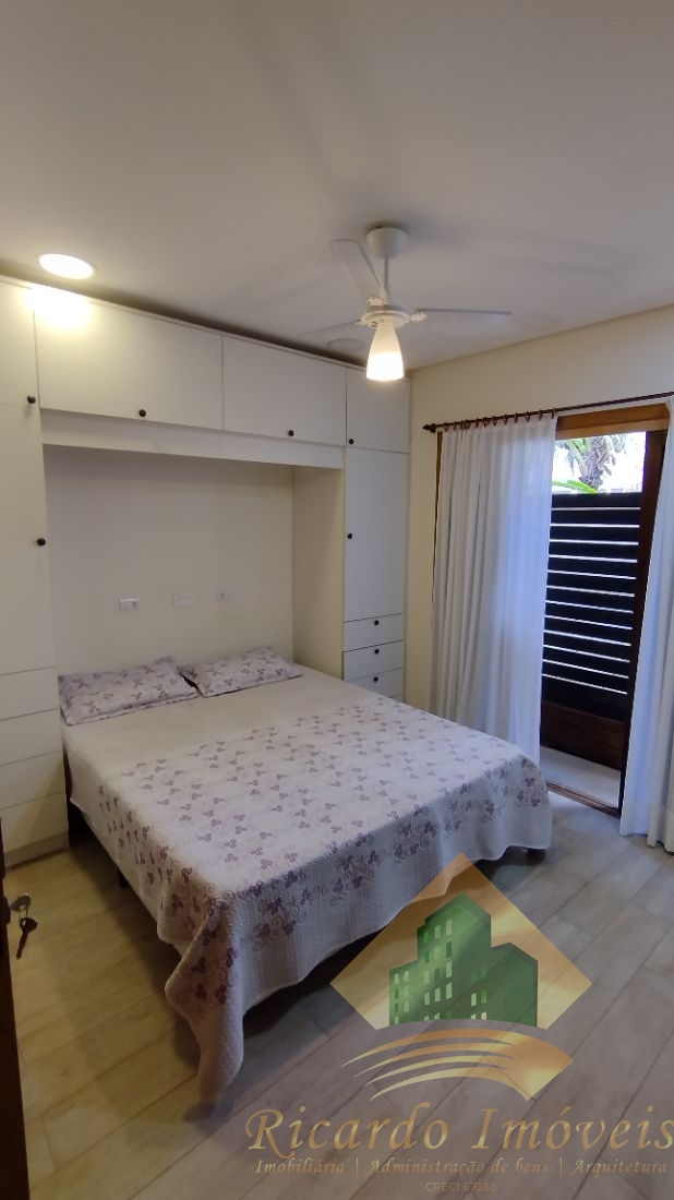 Ótima casa geminada no centro à 200 metros da orla