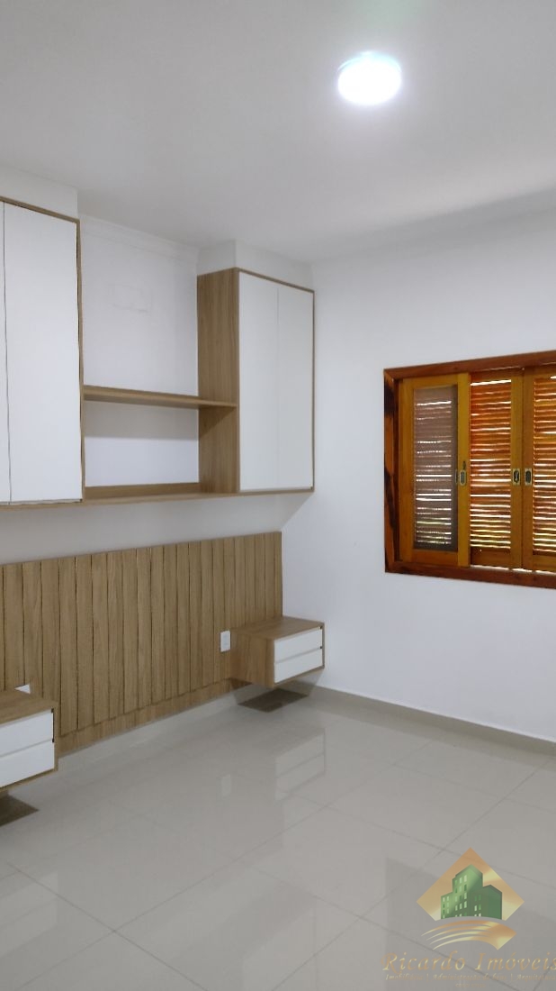 Linda casa em condomínio com três dormitórios
