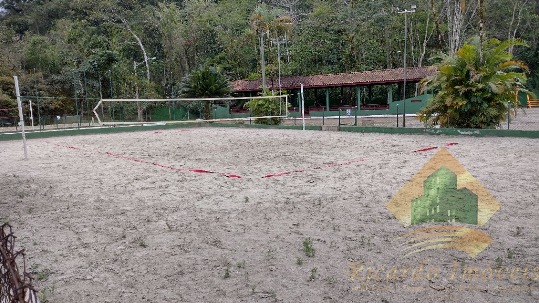 Linda casa em condomínio com três dormitórios