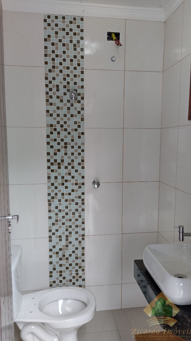 Linda casa em condomínio com três dormitórios