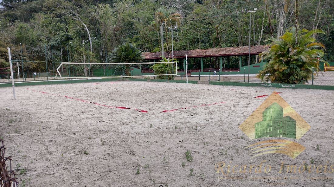 Linda casa em condomínio com três dormitórios