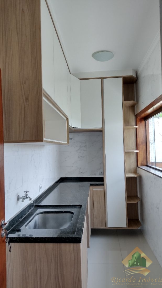 Linda casa em condomínio com três dormitórios
