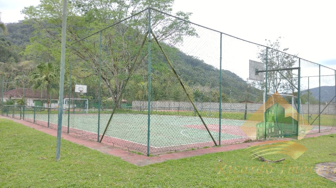 Linda casa em condomínio com três dormitórios