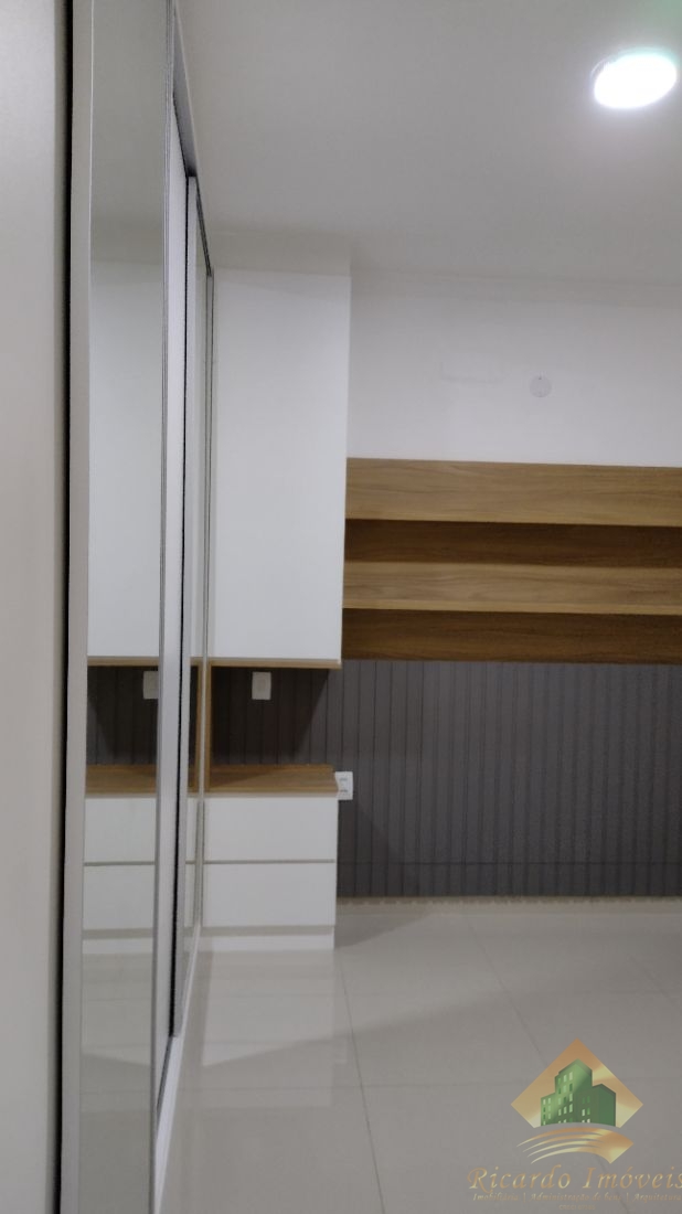 Linda casa em condomínio com três dormitórios