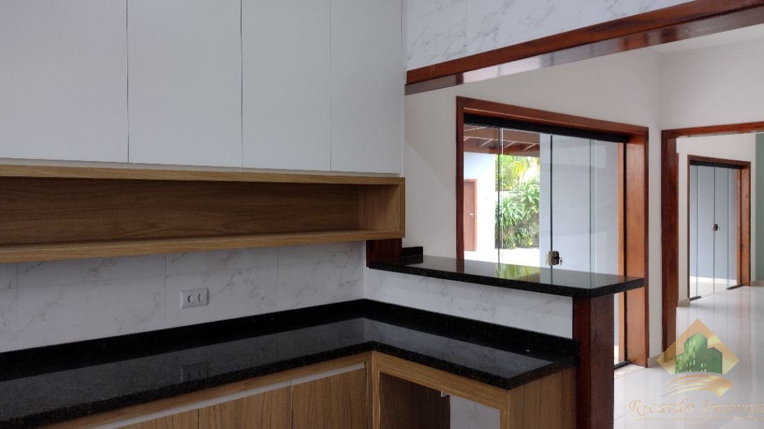 Linda casa em condomínio com três dormitórios
