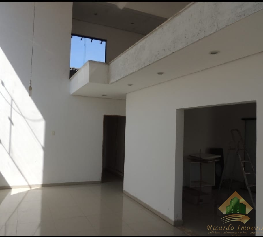 Sobrado com 4 dormitórios em obras