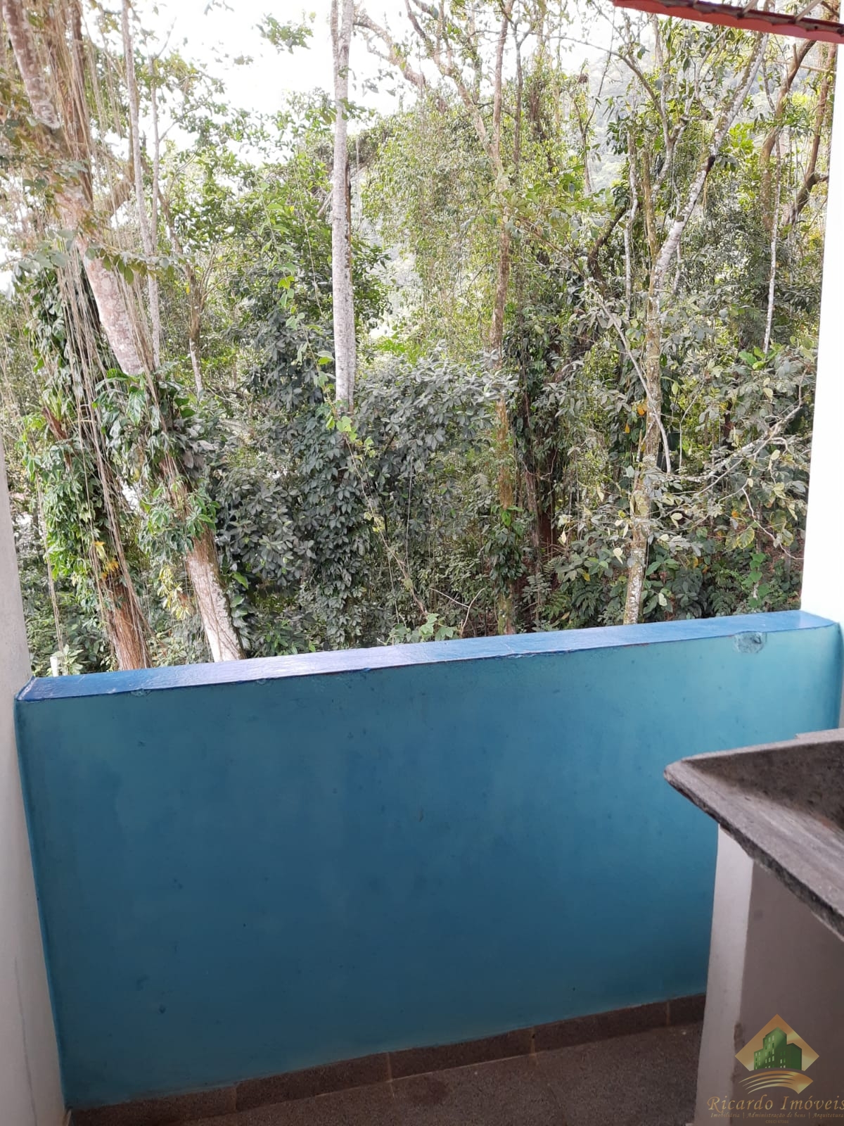 Pousada com vista parcial pro mar