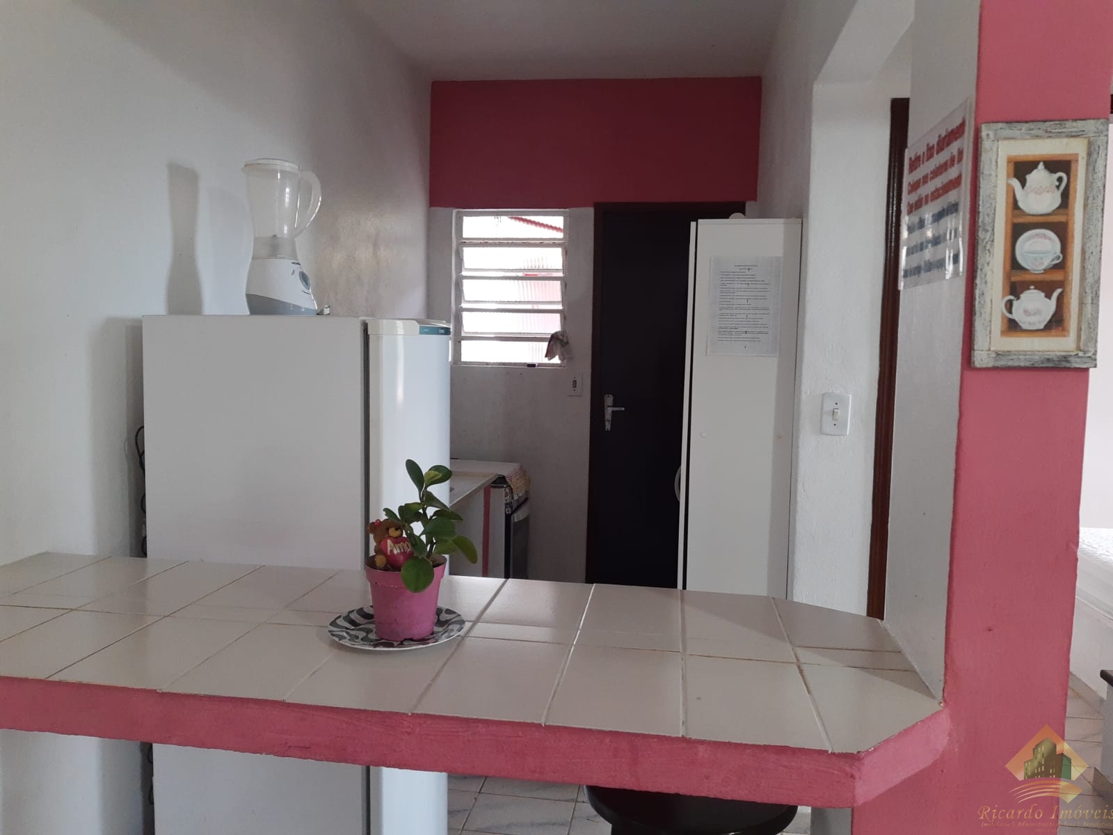 Pousada com vista parcial pro mar