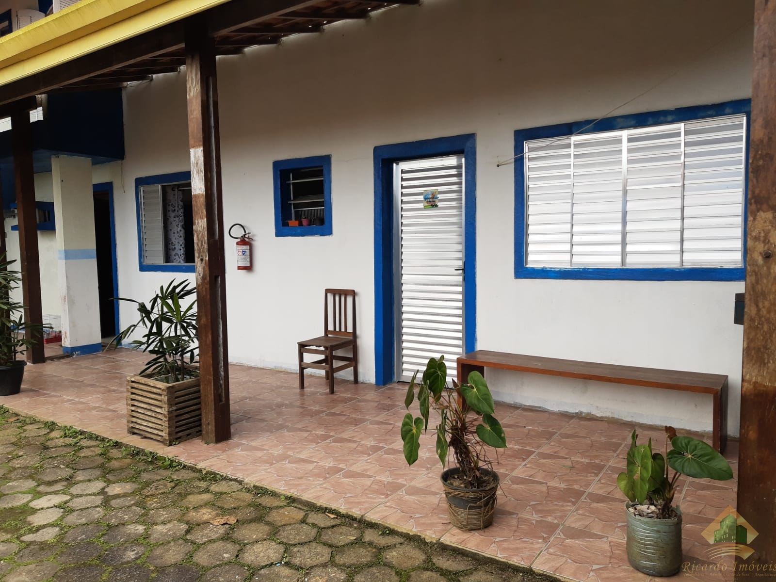 Pousada com vista parcial pro mar