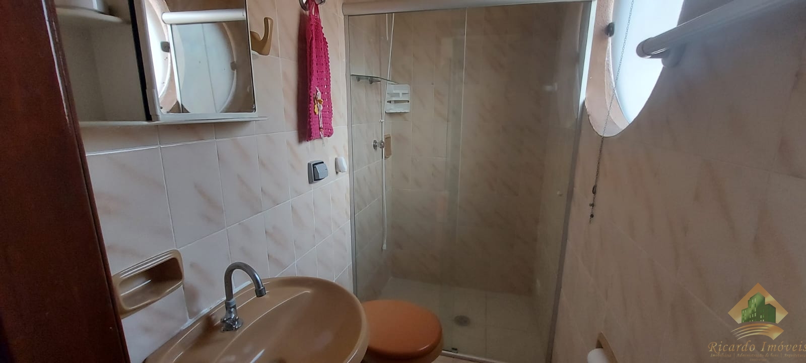 Extra!!!extra!!!!sobrado com duas kitnets próximo da orla do itaguá .