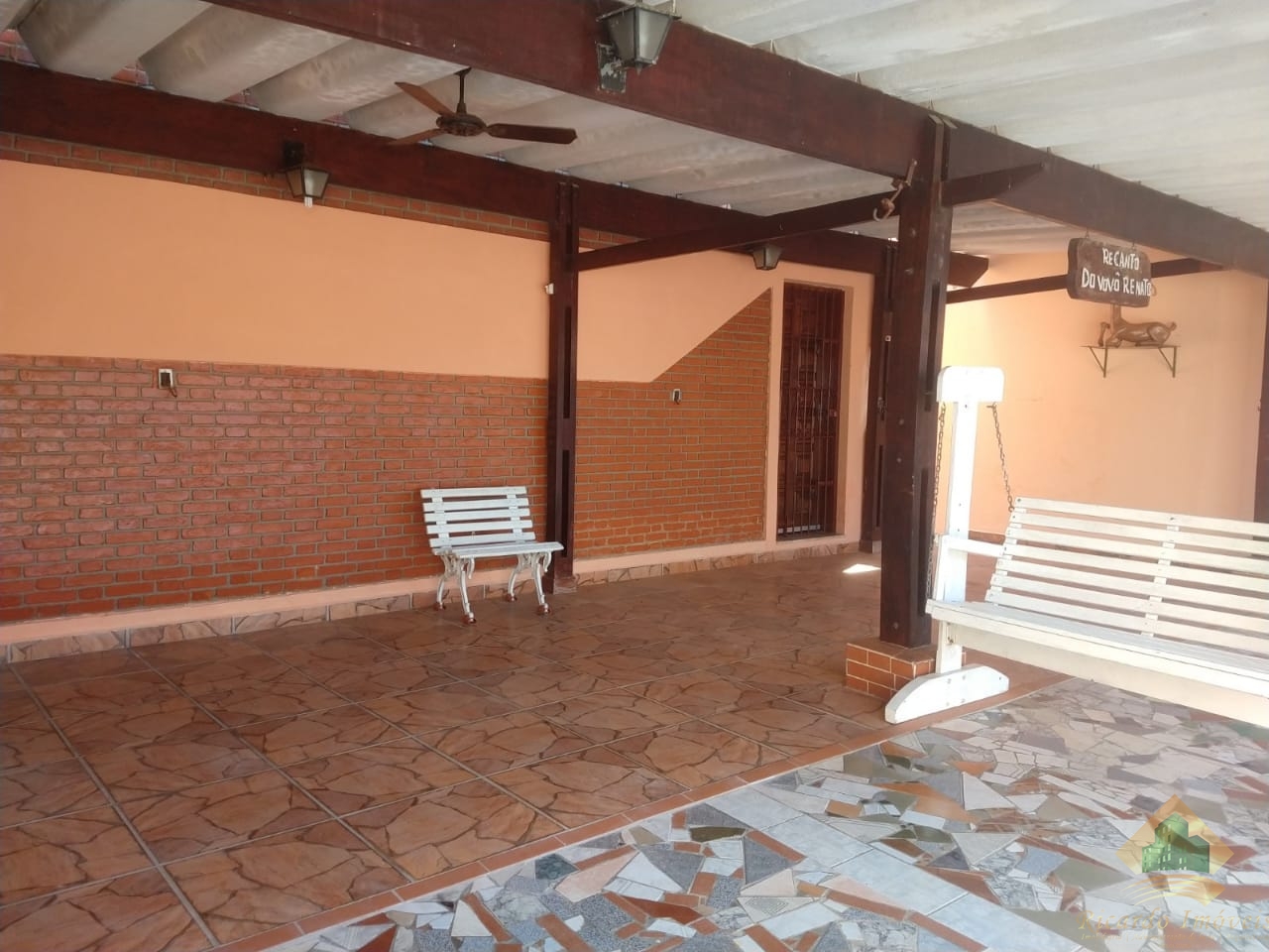 Ótima oportunidade para fazer fazer um comércio ou lazer, casa próxima da orla do itaguá.