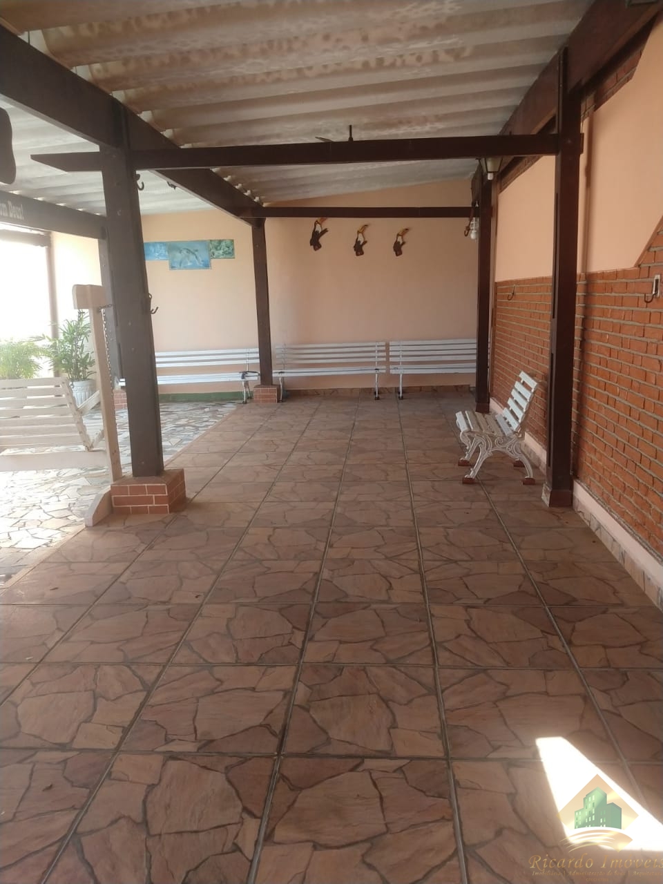 Ótima oportunidade para fazer fazer um comércio ou lazer, casa próxima da orla do itaguá.