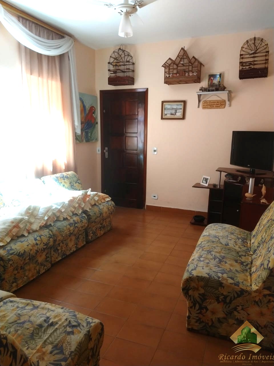 Ótima oportunidade para fazer fazer um comércio ou lazer, casa próxima da orla do itaguá.