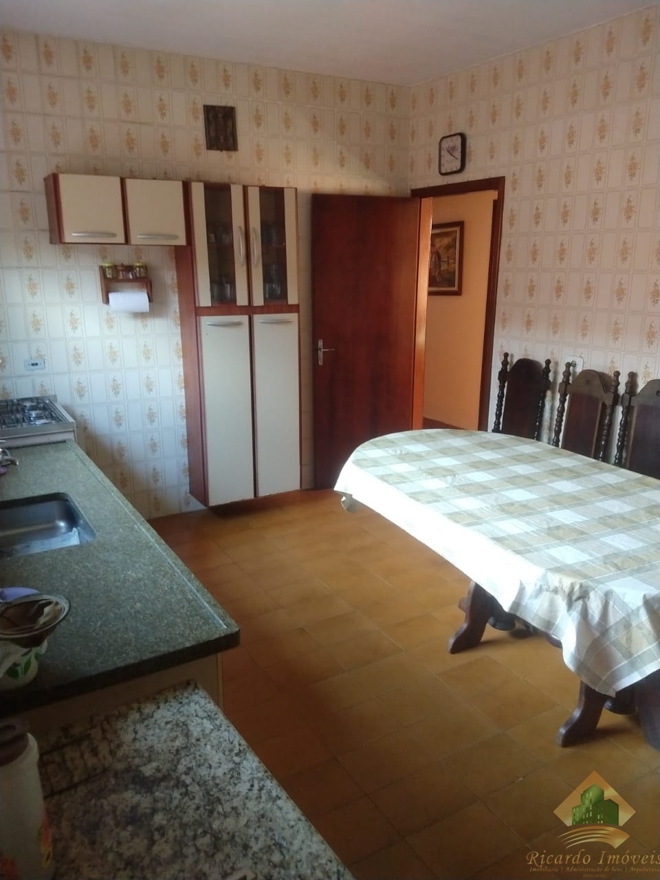 Ótima oportunidade para fazer fazer um comércio ou lazer, casa próxima da orla do itaguá.