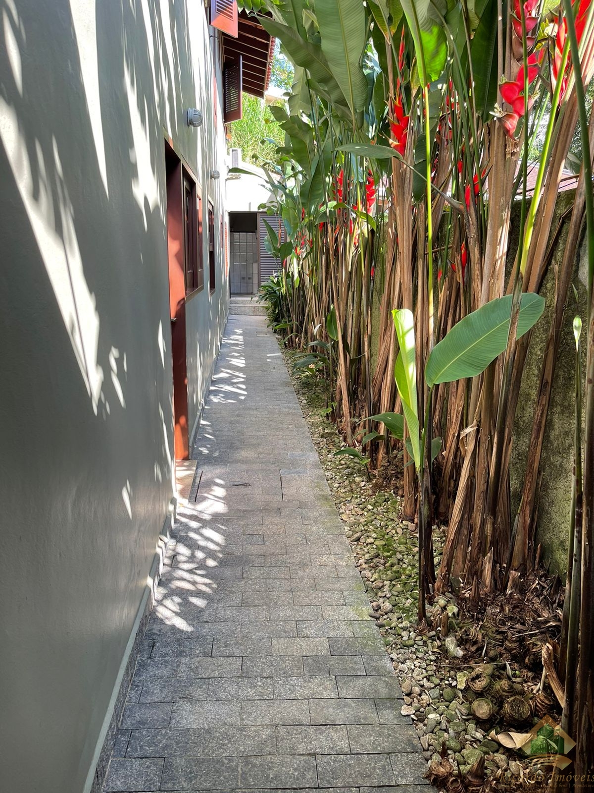 Casa de alto padrão em bairro nobre