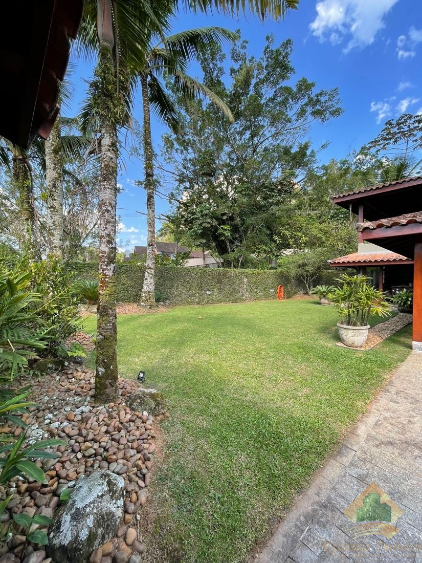 Casa de alto padrão em bairro nobre
