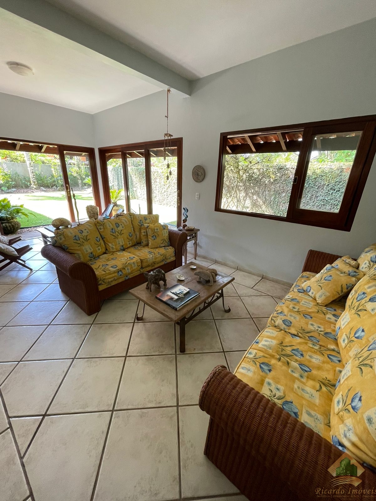 Casa de alto padrão em bairro nobre