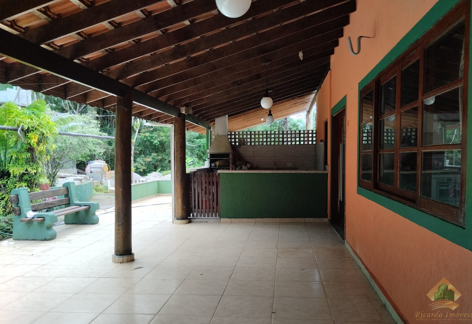Casa rustica com 2 nacente, lago e jardins