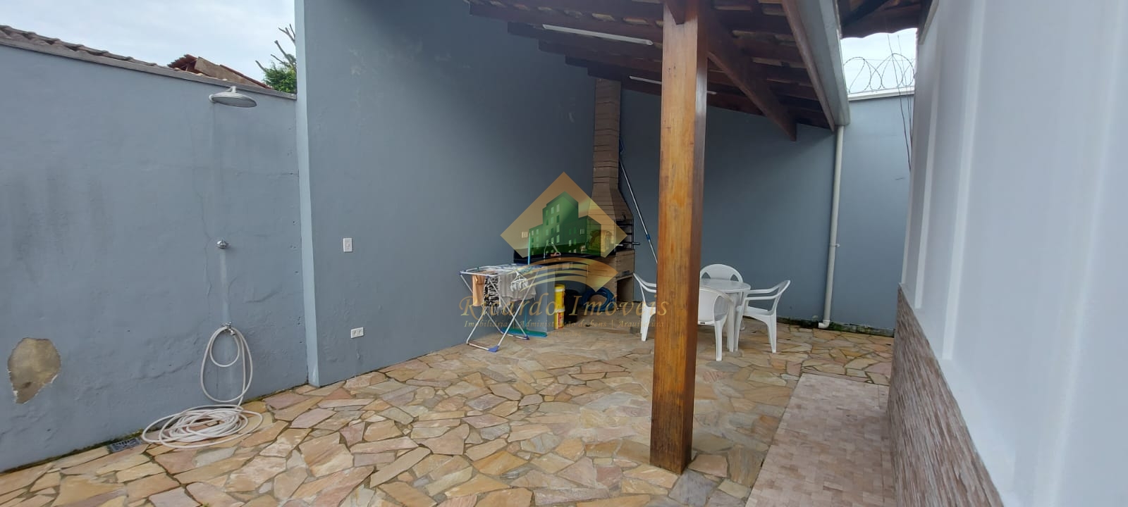 Excelente casa pré moldada em condominio.