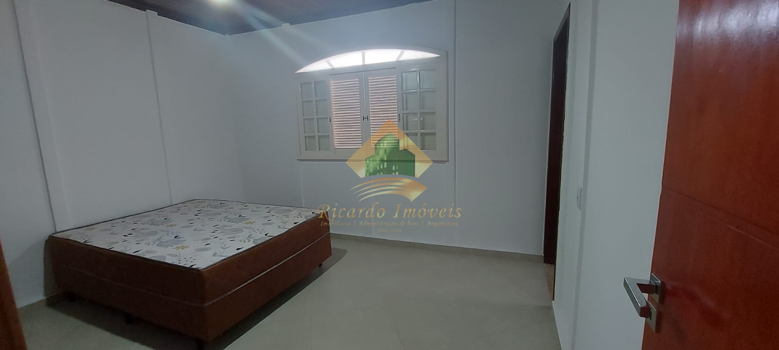 Excelente casa pré moldada em condominio.